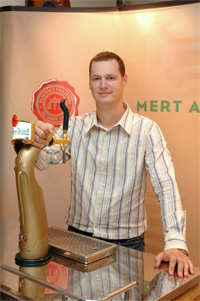PU-bartender07-Horvath-200.jpg